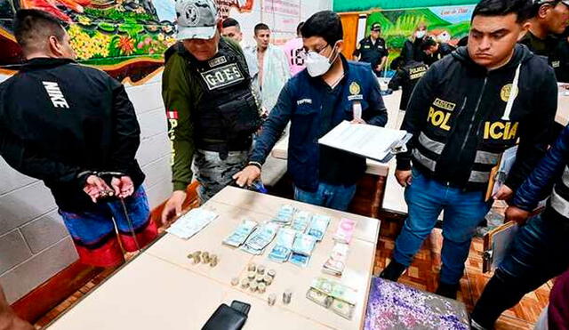 Agentes tuvieron que perforar las paredes para decomisar los objetos encontrados. Foto: Gobierno del Perú