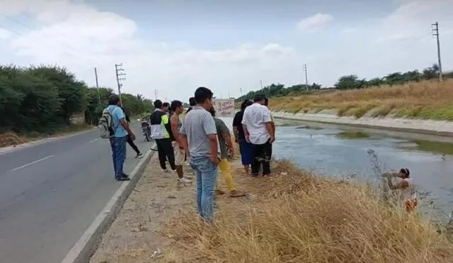 Policía busca a personas que desaparecieron en canal. Foto: Noticias Piura 3.0