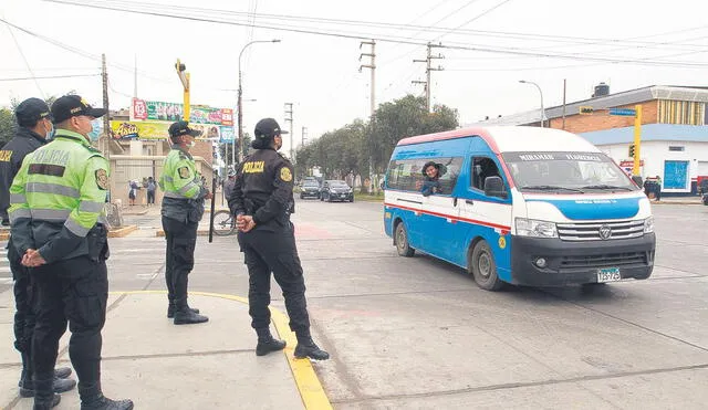 Necesidad. Si bien urgen efectivos en las calles, también estos deben tener equipamiento. Foto: La República