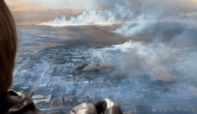 Devastación. Barrios completos se incendiaron por la sequía y los vientos huracanados. Los vecinos escaparon por la playa. Foto: AFP