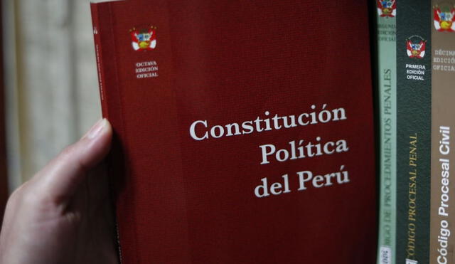 La Constitución Política del Perú no es un documento tan denso como muchos piensan. Foto: UDEP
