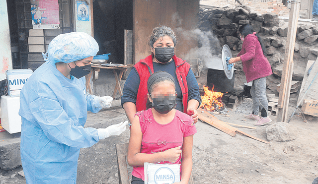 Protección. La vacuna bivalente es la que se necesita para enfrentar los sublinajes de la variante ómicron. Foto: Félix Contreras/La República