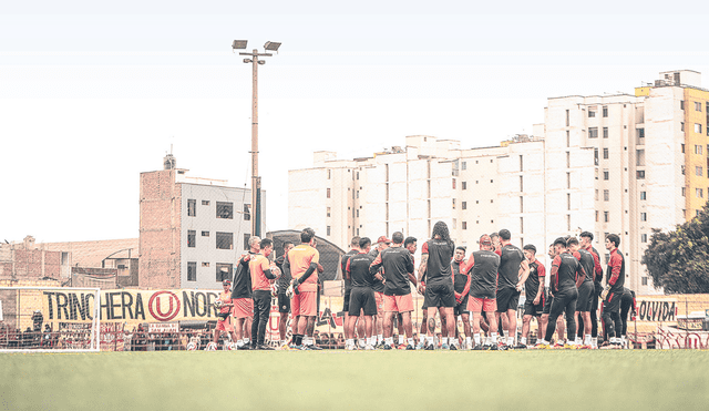 Unidos. Una de las imágenes que nos dejó los trabajos del cuadro crema en el ‘Lolo’ Fernández, lugar histórico para el club. Foto: Universitario