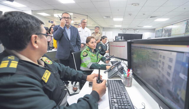 Puesta en escena. Alberto Otárola busca vender la idea de que el Gobierno está luchando contra la inseguridad. Foto: difusión