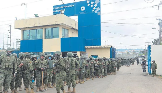 Despliegue. Comandos de la Policía y las Fuerzas Armadas custodian alrededores del penal. Foto: difusión