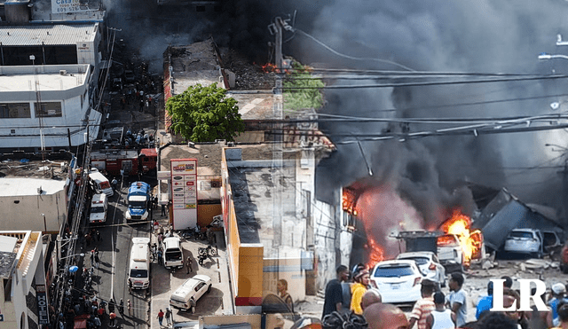 Información extraoficial sugiere que el siniestro inicio en un depósito de combustibles o en una ferretería. Foto: composición LR/ El Nuevo Diario/ CDN