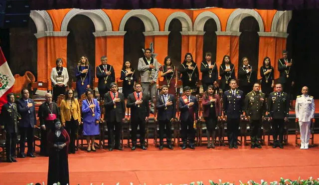 Sesión solemne. La ceremonia se realizó en el Teatro Municipal de Arequipa. Finalmente Dina Boluarte no asistió ni tampoco ningunos de sus ministros ni congresistas. Foto: La República