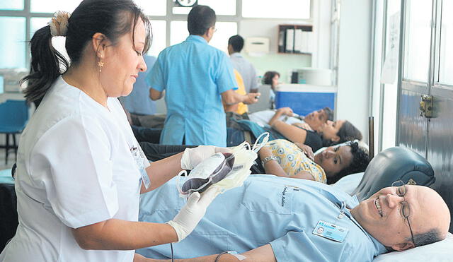 Suero vital. La donación de sangre en el Perú es muy baja. A esto se suman las exigencias de la nueva norma que pone en peligro a los bancos de sangre. Foto: difusión