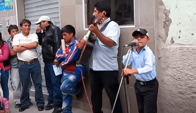 Kevin siempre demostró talento para la música. Foto: captura de Eduardo Cerna/YouTube - Video:  Eduardo Cerna/YouTube