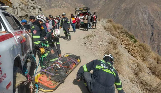 Efectivos de la PNP lograron el rescate de los cuerpos. Foto: difusión - Video: difusión