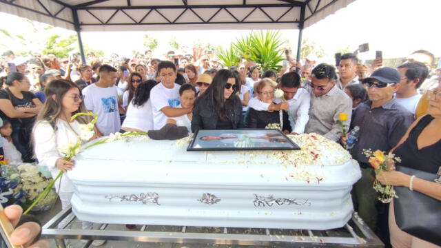 El entierro fue en cementerio el Ángel, de Chiclayo. Foto y video: Emmanuel Moreno/URPI-LR