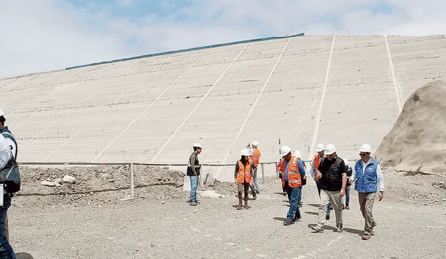 Interesados. Delegación europea hizo la visita técnica a obras de presa Palo Redondo. Foto: difusión