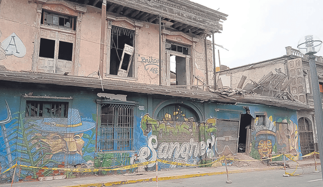 Trágico. Muy cerca del municipio, casonas en pésima condición. Foto: difusión