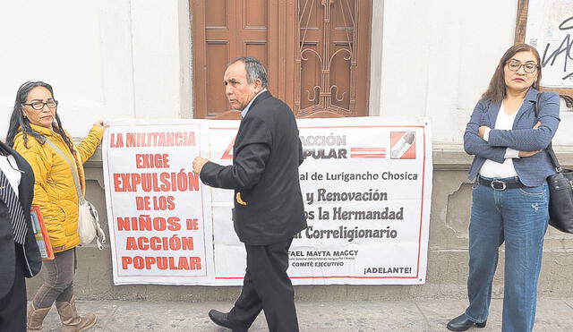 Exigencia. La militancia demandó tomar fuertes medidas contra los congresistas que representan a Acción Popular en el Congreso, denominados ‘Los Niños’. Foto: Marco Cotrina/La República.