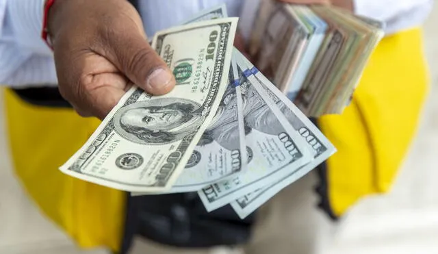 El dólar en el mercado paralelo cotizaba en S/3,700 la compra y S/3,725 la venta. Foto: Andina