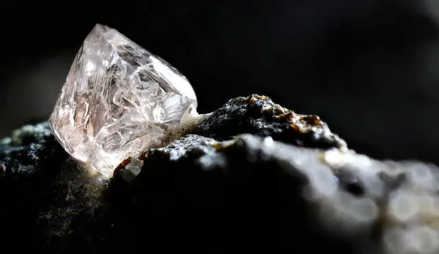 Un nuevo estudio identificó el proceso geológico que hace emerger los diamantes a la superficie. Foto: referencial / Adobe Stock