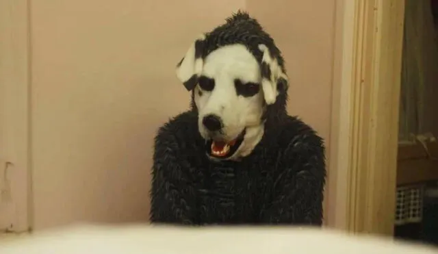 Frank es un hombre que se cree y se disfraza como perro en 'Good boy'. Foto: Saban Films