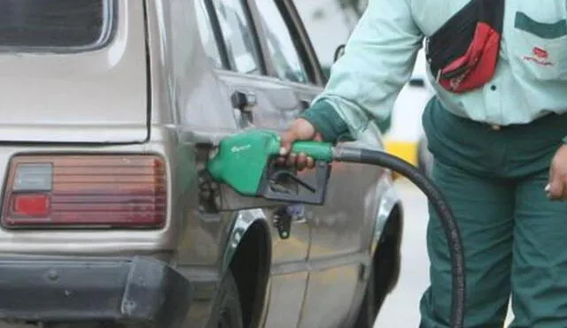 El gasohol premium llegó a S/21,63 tras subir S/0,41 por galón. Foto: Andina