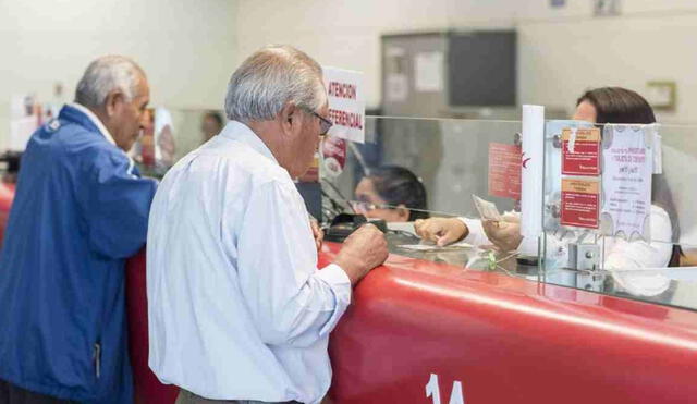 Pese al anuncio del incremento, los jubilados están reclamando que no es suficiente. Foto: Infomercado.