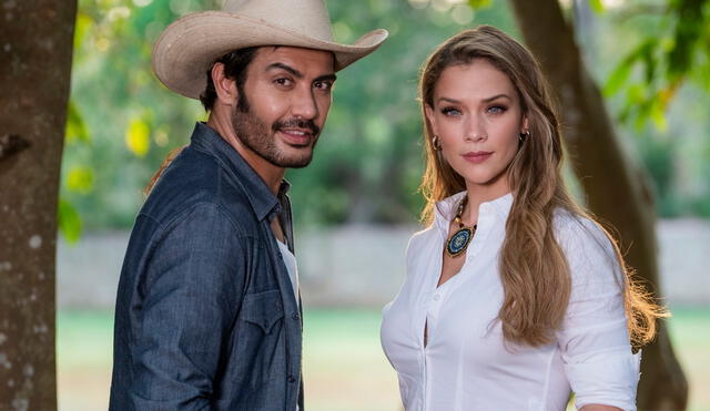 'Tierra de esperanza' está protagonizada por Carolina Miranda y Andrés Palacios. Foto: Las Estrellas