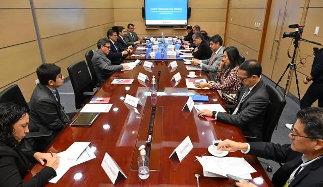 La reunión fue presidida por el superintendente nacional de Aduanas y de Administración Tributaria Enrique Vera Castillo. Foto: Sunat