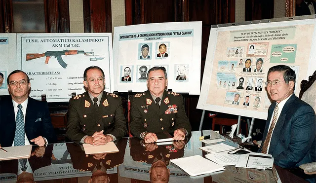 21/8/2000. La famosa conferencia de prensa en la que Fujimori alabó la acción de Montesinos, cuando en realidad fue el cerebro del contrabando. Foto: difusión