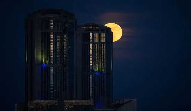 La Luna Llena Azul se pudo observar en Caracas, Venezuela, el 30 de agosto 2023. Foto: Federico Parra/AFP