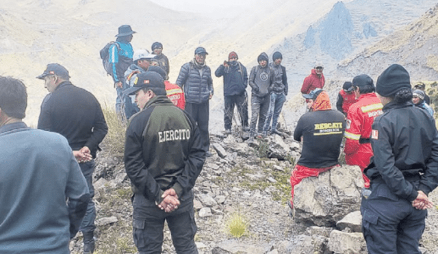 Brigadas de policias, bomberos, serenos y comuneros lograron sofocar el fuego. Foto: La República