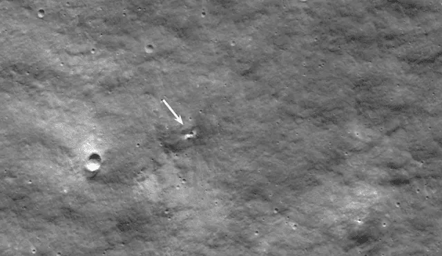Imagen del LRO de un cráter probablemente causado por el choque de la sonda rusa Luna-25. Foto: NASA
