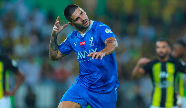 Aleksander Mitrovic se despachó con un hat-trick en el clásico de Arabia. Foto: Al Hilal