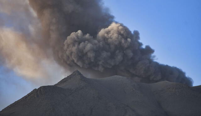 El volcán registró explosiones en la última semana. Foto: Andina