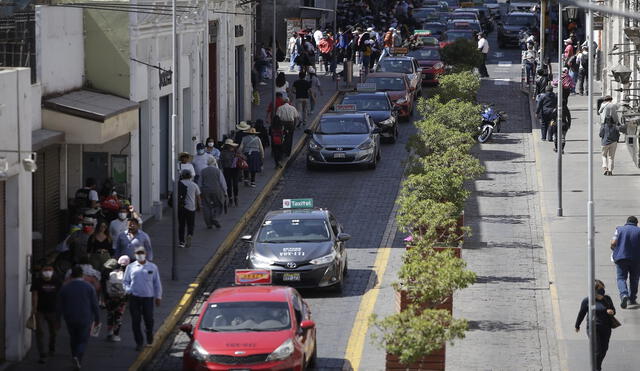 La Municipalidad Provincial de Arequipa anunció nuevas medidas para el servicio de taxis. Foto: Rodrigo Talavera/ LR