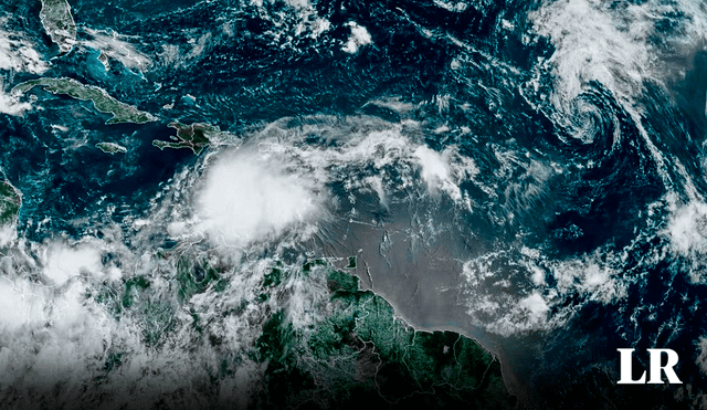 La tormenta se ubica a unos 2.115 kilómetros al este de las Antillas Menores y se desplaza hacia el oeste-noroeste, a 26 kilómetros por hora. Foto: composición LR/ NOOA