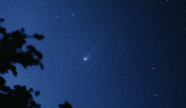 Cometa Nishimura captado en una toma de larga exposición el pasado 5 de septiembre. Foto: @SeVoSpace/ X