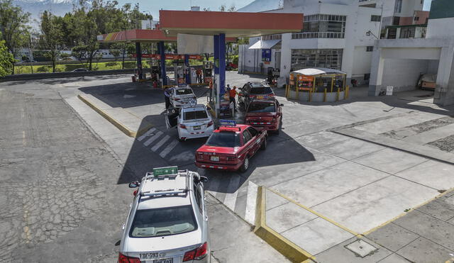 Largas colas. En el Perú, se comercian unos 65.000 barriles de GLP por día. Foto: La República