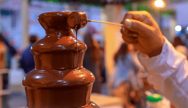 El chocolate se puede consumir de distintas maneras, tanto sólido como líquido. Foto: Andina