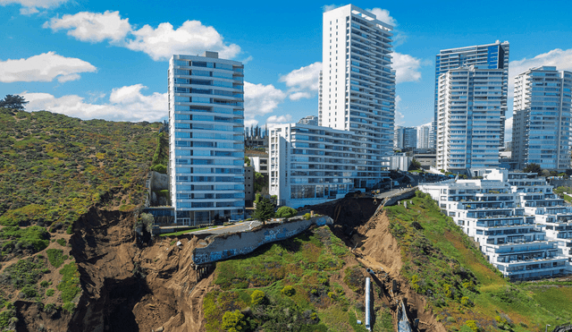 Se trata de los edificios 'Miramar Reñaca' y 'Santorini Norte', según el medio local Biobío. Foto y video: EFE