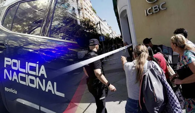 El centro de Madrid fue evacuado ante la amenaza de bomba. Foto: composición LR/Europa Press/José Luis Roca