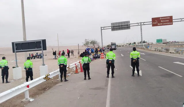 Policía refuerza el control en la frontera Perú - Chile para evitar paso de migrantes.  Foto: La República