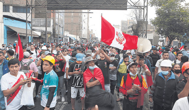 Rechazo. El Congreso avasalla otros poderes del Estado, con el silencio cómplice del Gobierno de Boluarte. La mayoría de la población rechaza ese cogobierno. Foto: Marco Cotrina/La República