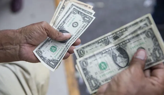 El billete verde en el mercado paralelo cotizaba a S/3,69 la compra y S/3,72 la venta este lunes 18 de septiembre. Foto: Archivo LR