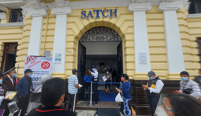 Infracciones. Según la Contraloría, 12 exservidores del SATCh no cumplieron con normativa y ocasionaron un perjuicio económico. Foto: Clinton Medina/LR