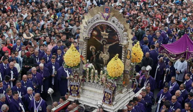 En el mes de octubre se le rinde homenaje al Señor de los Milagros. Foto: La República