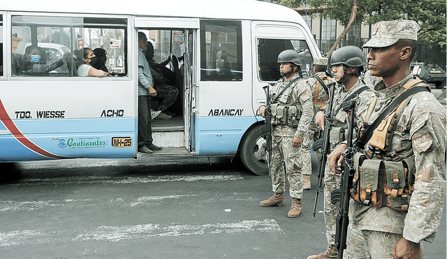 El dato. Anoche recién se supo que las FF. AA. acompañarán a la PNP en algunas acciones de control territorial en los distritos de San Juan de Lurigancho, San Martín de Porres, así como en Piura. Foto: Marco Cotrina/La República