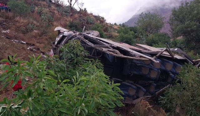 El vehículo cayó cerca al río Mantaro. Foto: Andina