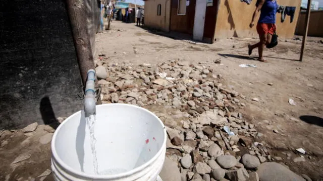 Actualmente el 10% de la población peruana no tiene agua potable y 23% no accede al alcantarillado. Foto: John Reyes Mejía - LR