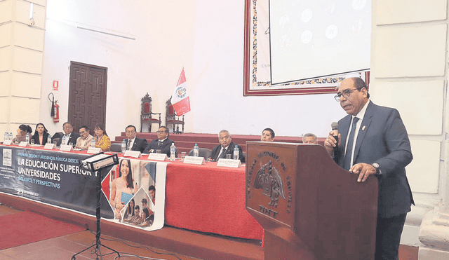 Retroceso. Jefe de la nueva Sunedu, Manuel Castillo, no tuvo más remedio que admitir que su gestión no tiene la capacidad para fiscalizar a las universidades. Foto: difusión