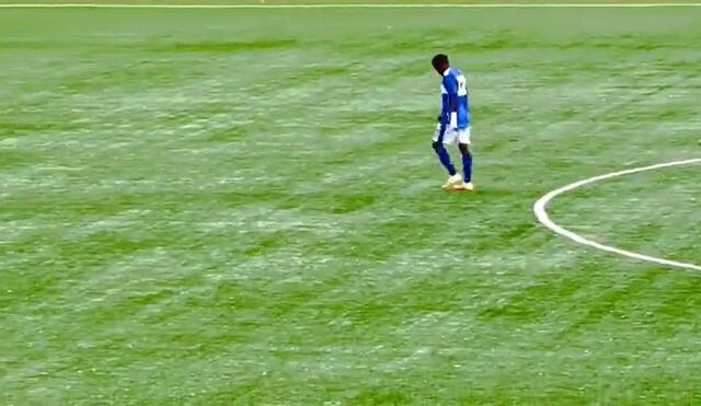 Luego de llegar hasta la media cancha, el futbolista emprendió la carrera para anotar gol. Foto: captura/video X @MoDjamil