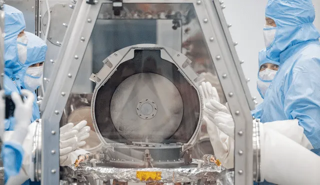 La cápsula de la misión OSIRIS-REx está en el Centro Espacial Johnson. Foto: NASA