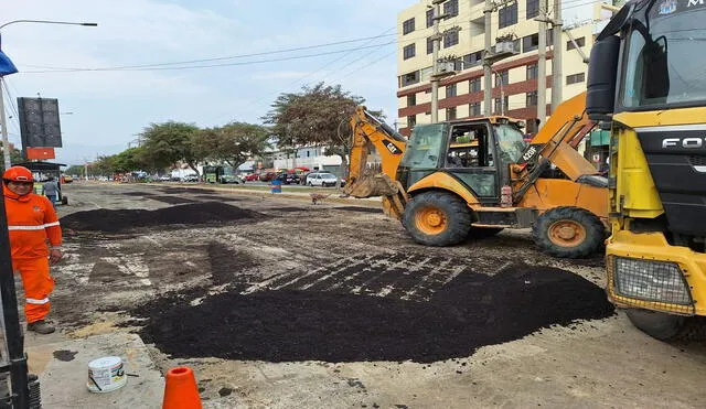 La Municipalidad Provincial de Trujillo está parchando pistas por tramos, un paliativo al problema general. Foto: cortesía